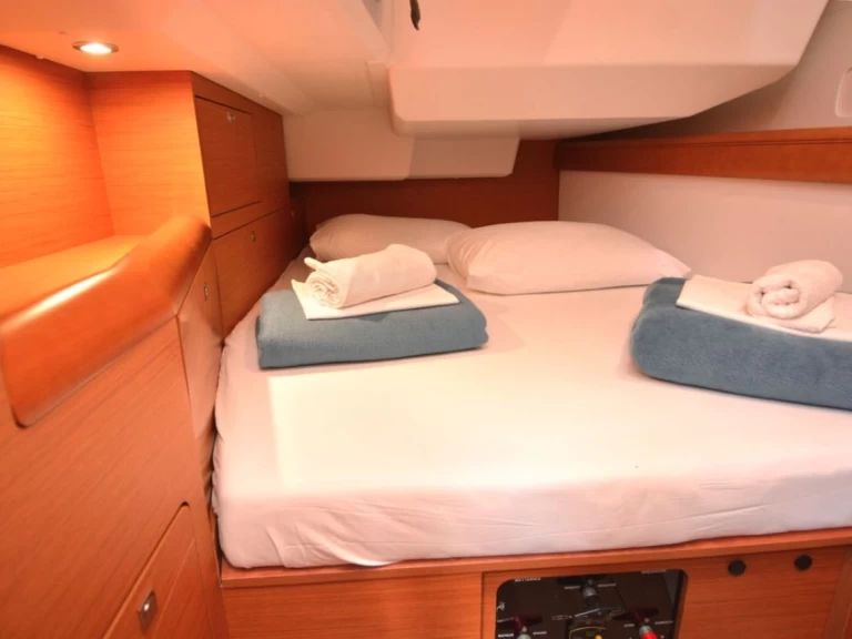 Hyra Segelbåt  med eller utan skeppare Jeanneau Komolac 