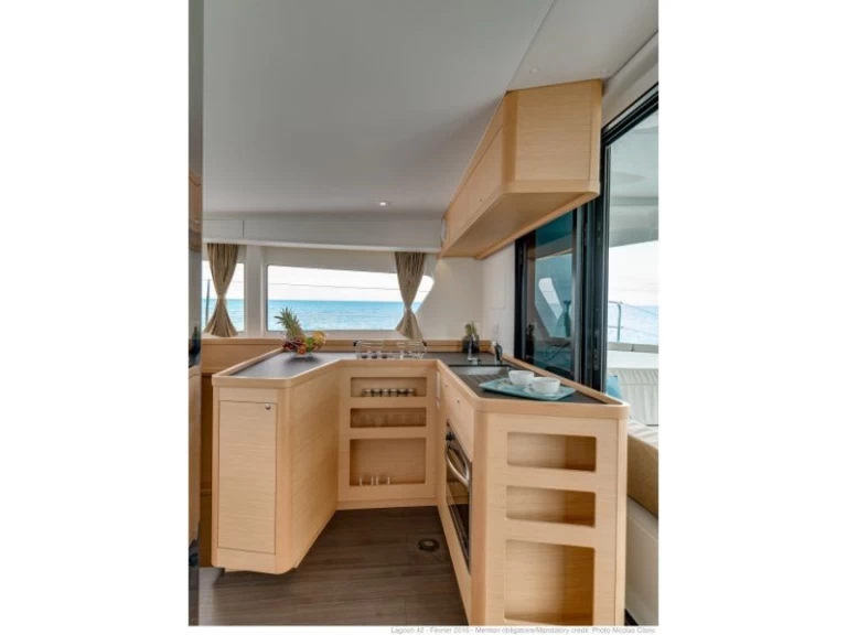 Hyra Katamaran  med eller utan skeppare Lagoon Primošten  