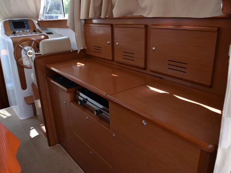 Båtuthyrning Bénéteau Antares 10.80 Fly i Rogoznica på Samboat 