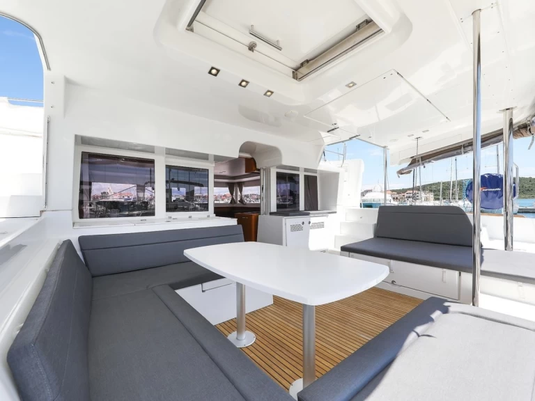 Yacht charter Pirovac billig Lagoon 450