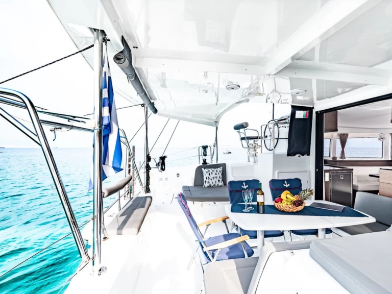 Hyra Katamaran  med eller utan skeppare Lagoon Alimos 