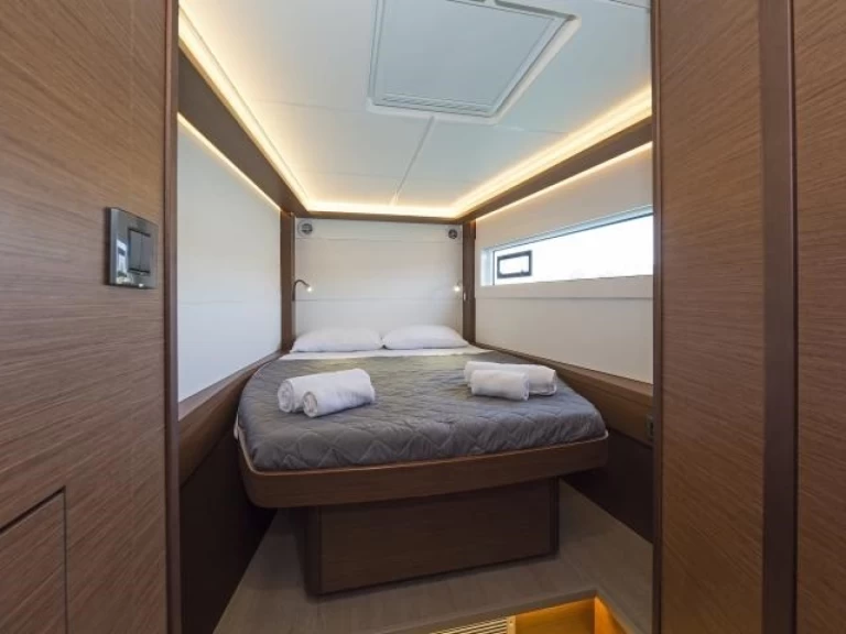 Hyra Katamaran  med eller utan skeppare Lagoon Alimos 