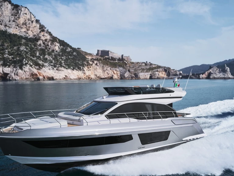 Uthyrning Lyx yacht Azimut med en båtlicens 