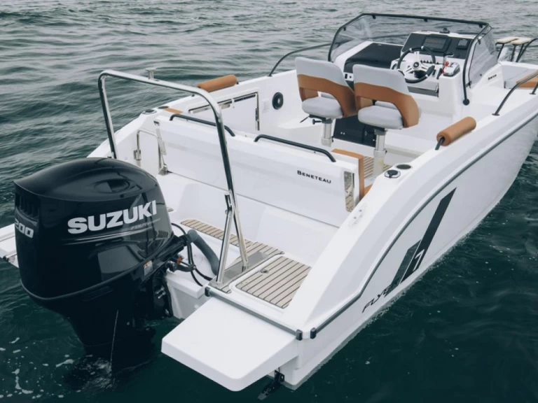 Hyr en Bénéteau Flyer 7 SUNdeck Mahon 