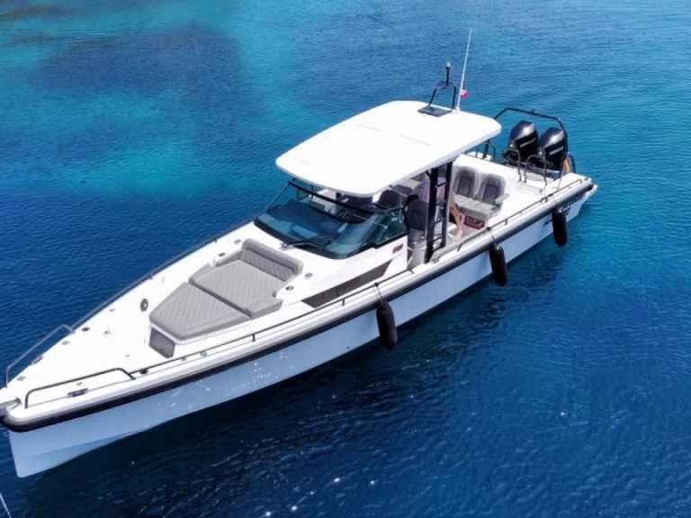 Axopar Brabus 37 charter bareboat eller skeppad i Mahon