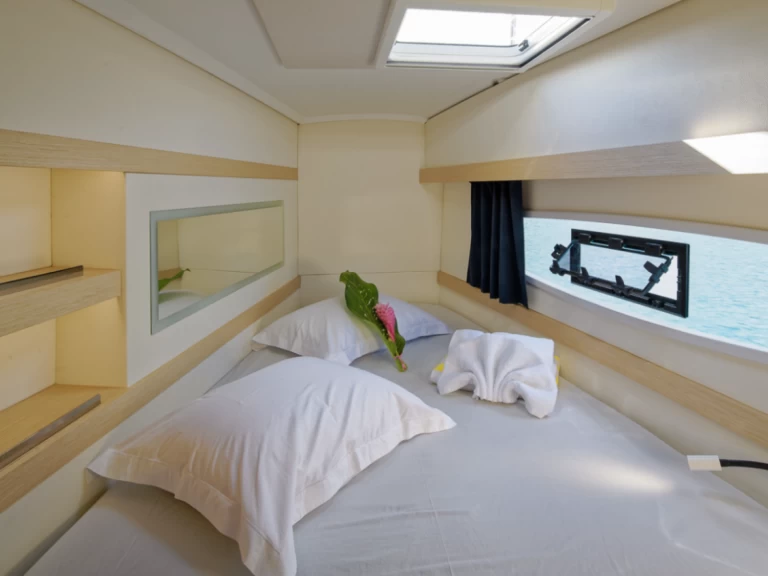 Uthyrning Katamaran  Fountaine Pajot med en båtlicens 