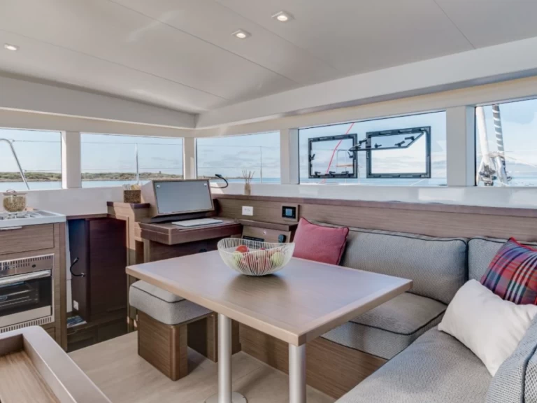 Yacht charter Raiatea billig Lagoon 40