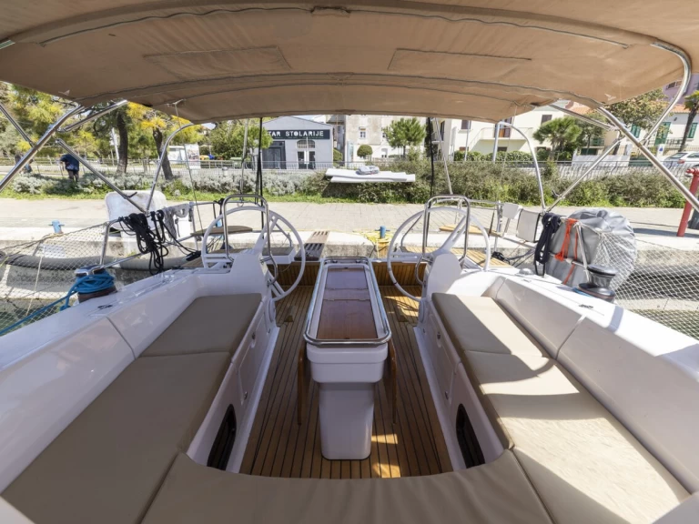 Elan Impression 45 charter bareboat eller skeppad i Zadar