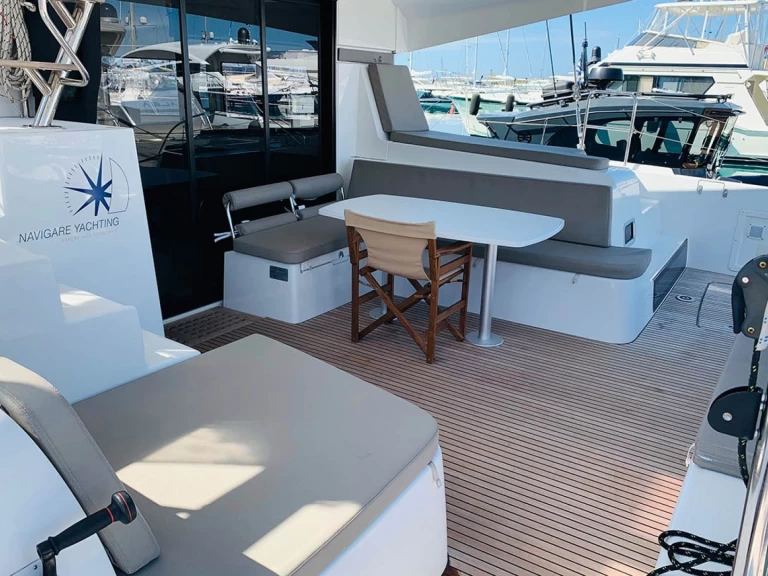 Lagoon Lagoon 42 charter bareboat eller skeppad i Elliniko 