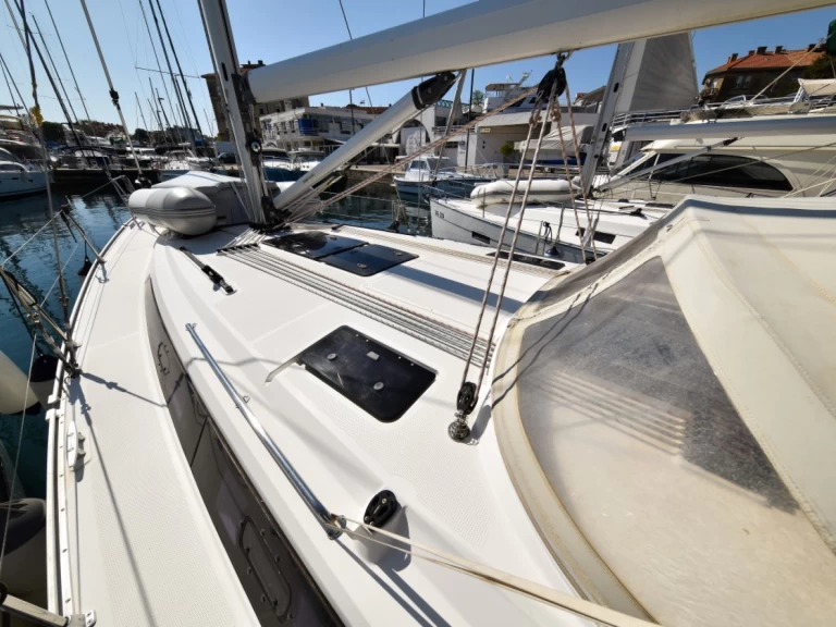 Bavaria Cruiser 41 charter bareboat eller skeppad i Zadar