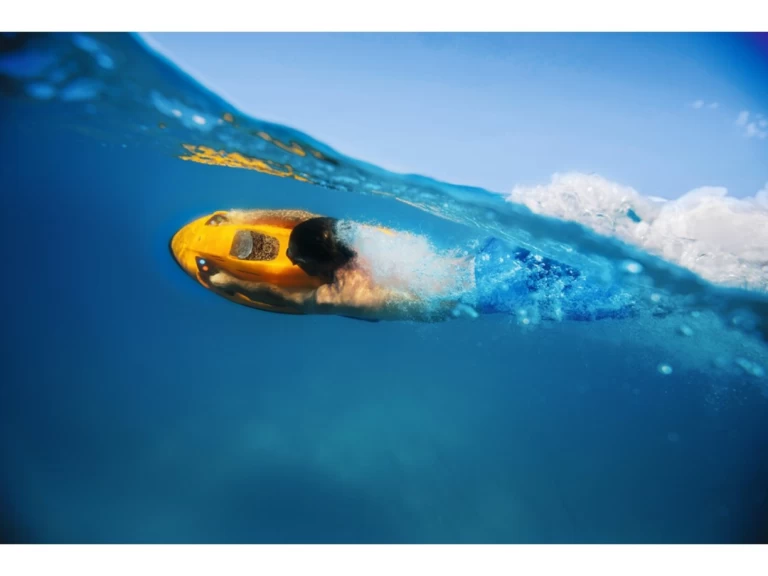 Bénéteau Flyer 7.7 SUNdeck charter bareboat eller skeppad i Juan-les-Pins