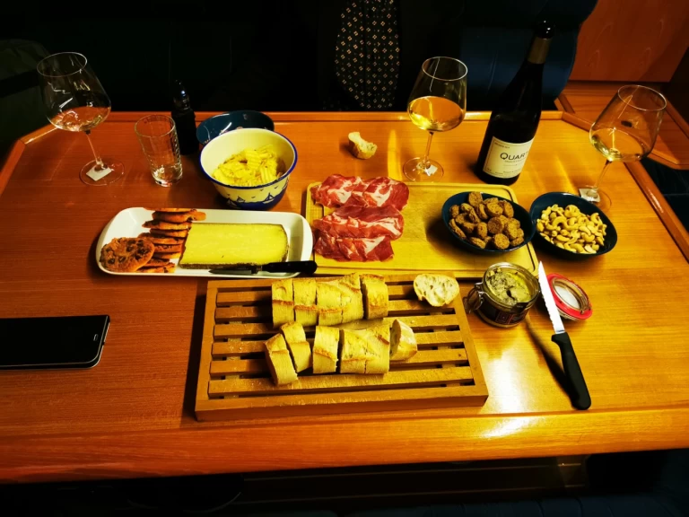 Jeanneau Sun Odyssey 42.2 charter bareboat eller skeppad i Ajaccio