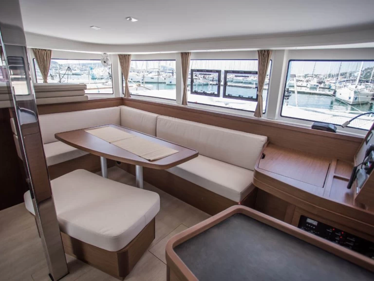 Yacht charter Elliniko  billig Lagoon 42