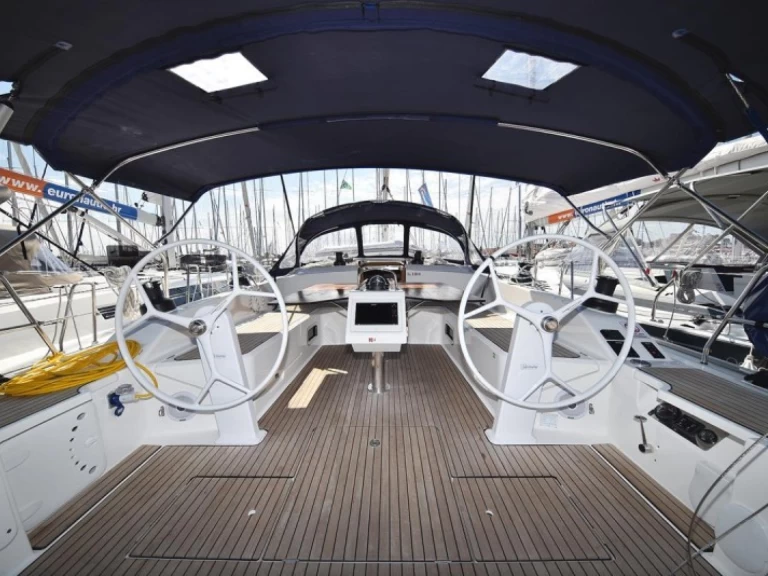 Uthyrning Segelbåt  Bavaria med en båtlicens 