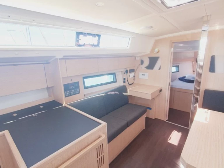 Yacht charter Pula  billig Bavaria C42