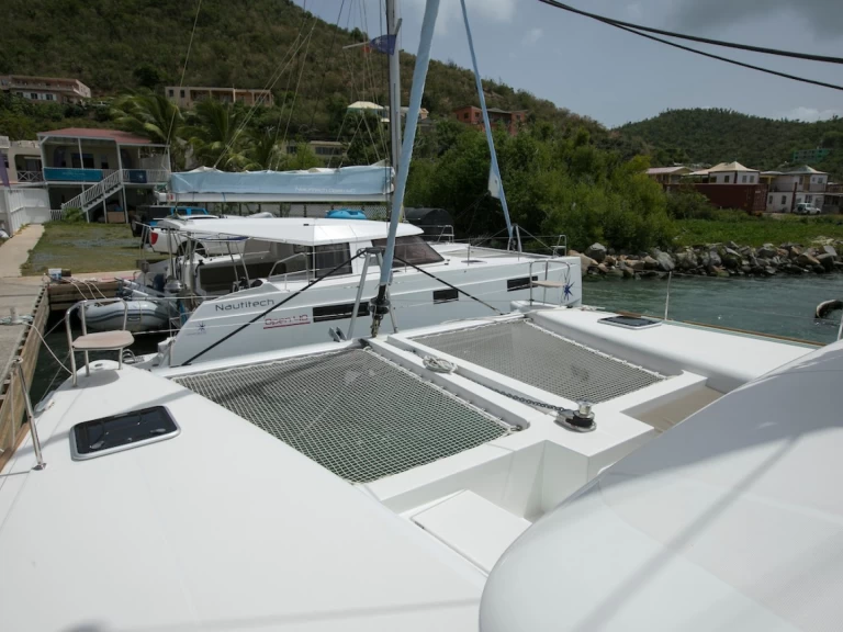 Lagoon Lagoon 450 F charter bareboat eller skeppad i Eden Island