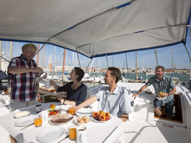 Hyr en Houseboat Holidays Italia Minuetto 6+ Casale sul Sile 