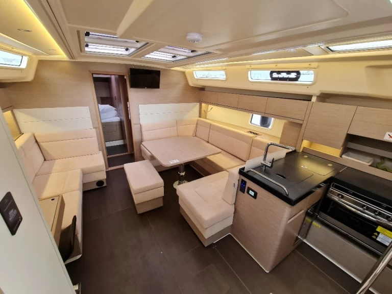 Hyra Segelbåt  med eller utan skeppare Hanse Biograd Na Moru 