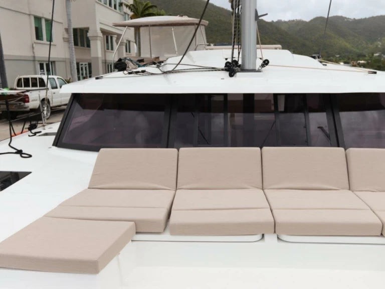 Yacht charter Road Town billig Astrea 42