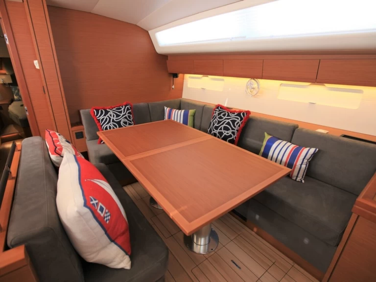 Hyr en Jeanneau Jeanneau 54 Road Town 