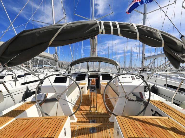 Hanse Hanse 455 charter bareboat eller skeppad i Kaštela