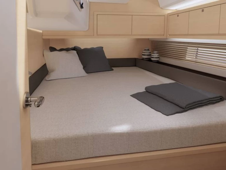 Dufour Dufour 470 charter bareboat eller skeppad i Lavrio