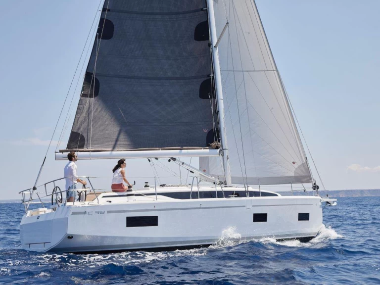 Yacht charter Pula  billig Bavaria C38