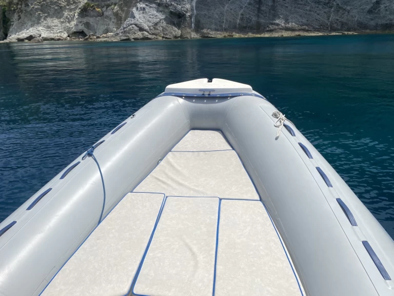 Uthyrning RIB Bwa med en båtlicens 