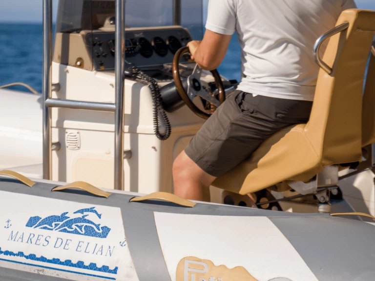 Bwa Bwa 750 charter bareboat eller skeppad i Santa Pola