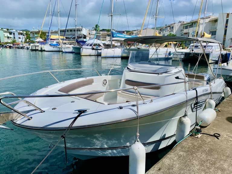 Uthyrning Les Trois-Îlets - Jeanneau Cap Camarat 8.5 CC av Samboat 