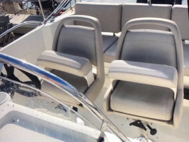 Hyr en Quicksilver Activ 605 Open Marseille 