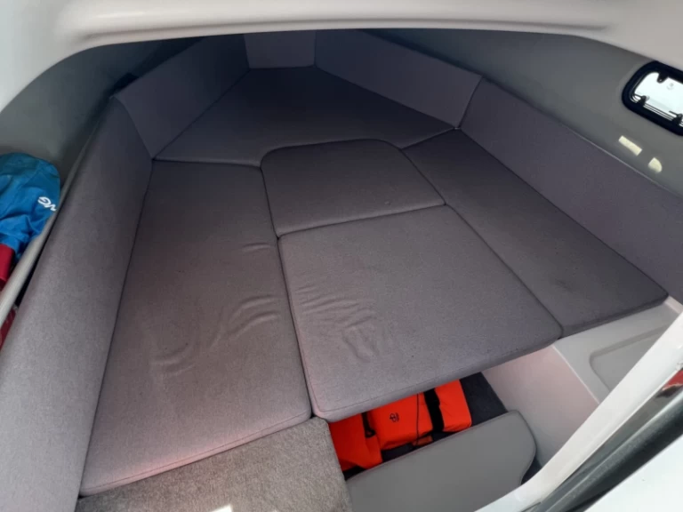 Uthyrning Motorbåt  Karnic med en båtlicens 