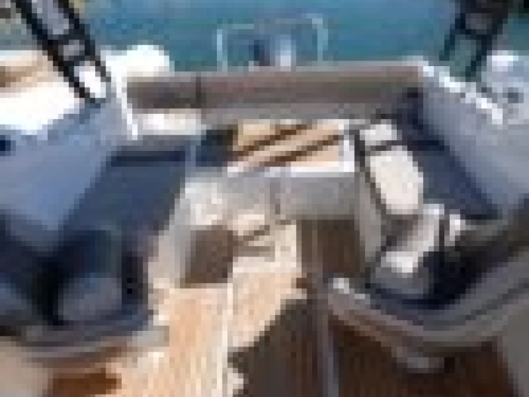 Uthyrning Motorbåt  Jeanneau med en båtlicens 