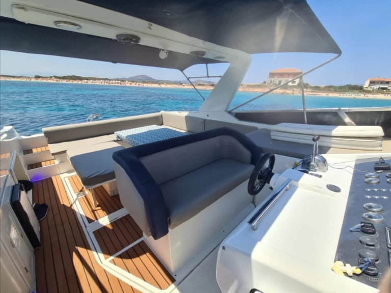 Abbate Primatist 39 charter bareboat eller skeppad i Porto Rotondo