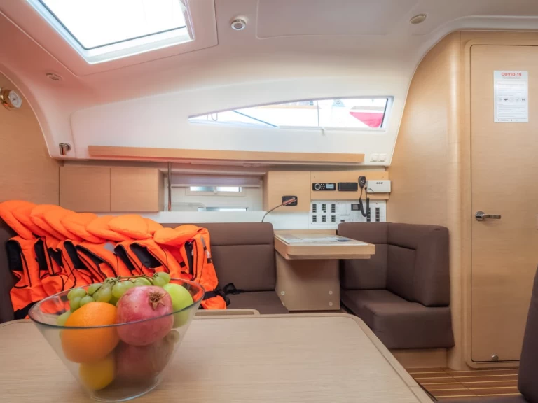 Hyra Segelbåt  med eller utan skeppare Elan Biograd Na Moru 