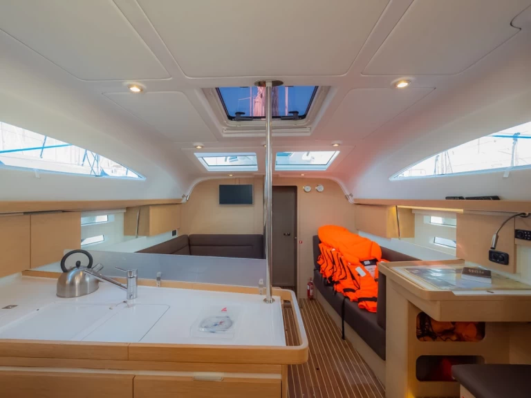 Hyra Segelbåt  med eller utan skeppare Elan Biograd Na Moru 