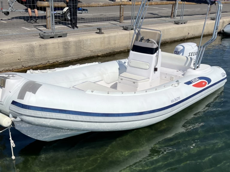 Selva Selva 540 charter bareboat eller skeppad i La Ciotat