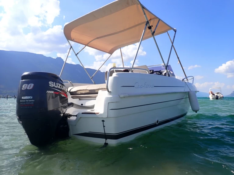 B2 Marine Cap Ferret 552 Sun Deck charter bareboat eller skeppad i Aix-les-Bains