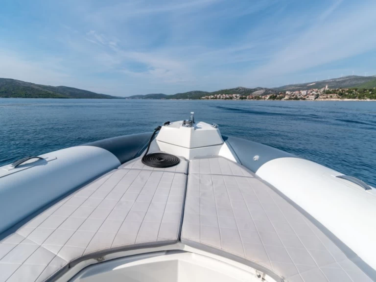 Yacht charter Trogirski Zaliv billig Dynamic 790 pro