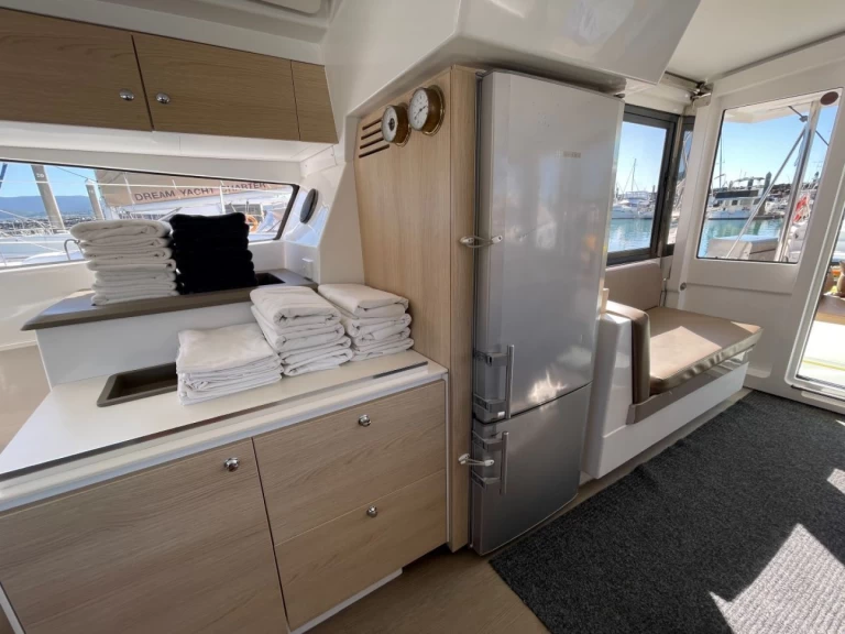 Uthyrning Katamaran  Bali med en båtlicens 