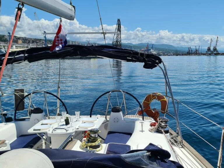 Yacht charter Rijeka billig Bavaria 44