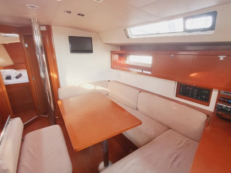 Uthyrning Segelbåt  Bénéteau med en båtlicens 