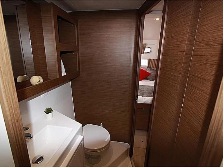 Lagoon Lagoon 42 charter bareboat eller skeppad i Gouvia