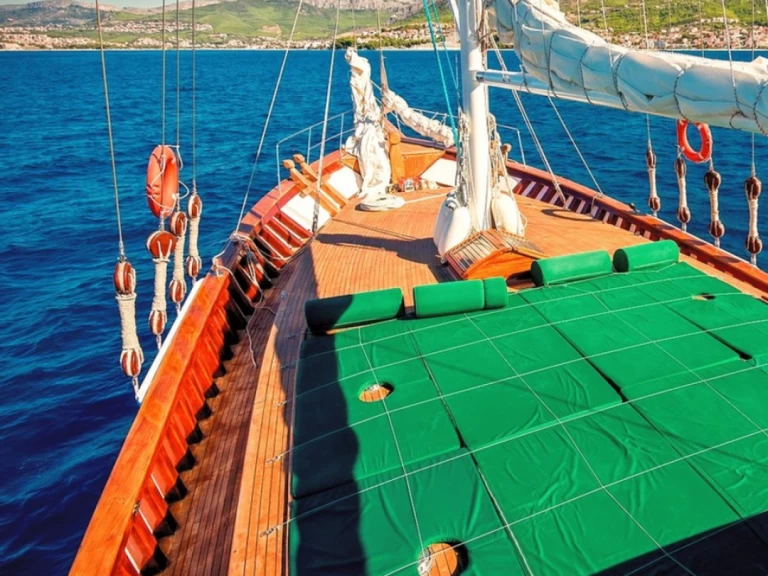 Hyr en Aegean Yacht Alisa Stobreč 