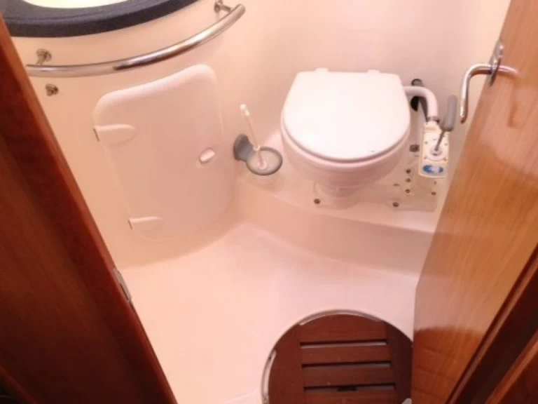 Bavaria Bavaria 39 Cruiser charter bareboat eller skeppad i Rhodes (City)