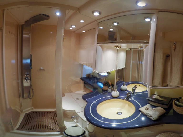 Uthyrning Motorbåt  Azimut med en båtlicens 