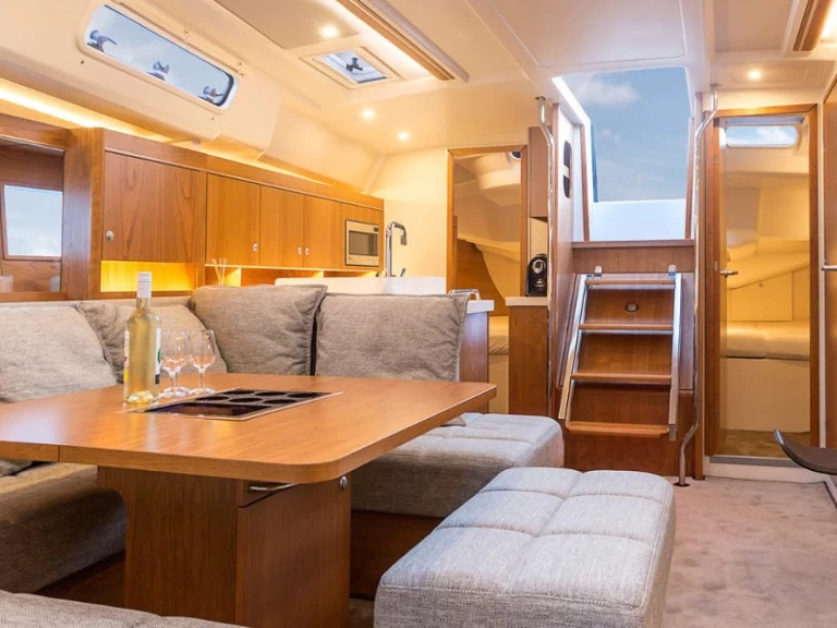 Segelbåt  för uthyrning Alimos till det bästa priset 