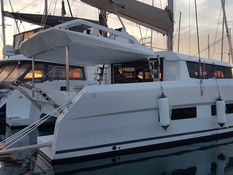 Hyr en Dufour Dufour Catamarans 48 Sail Alimos 