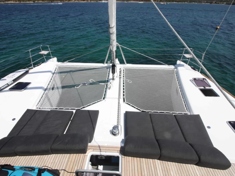 Lagoon Lagoon 620 charter bareboat eller skeppad i Marigot