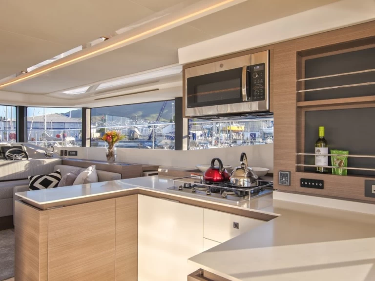 Uthyrning Katamaran  Lagoon med en båtlicens 